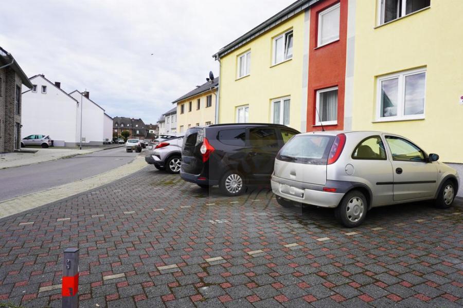Stellplätze vor dem Haus