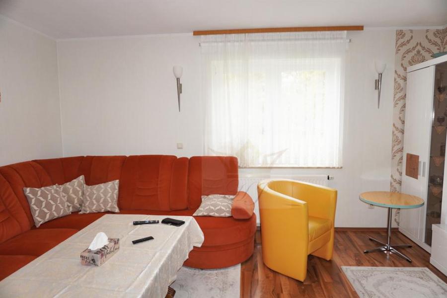 Teilblick Wohnzimmer im OG rechts