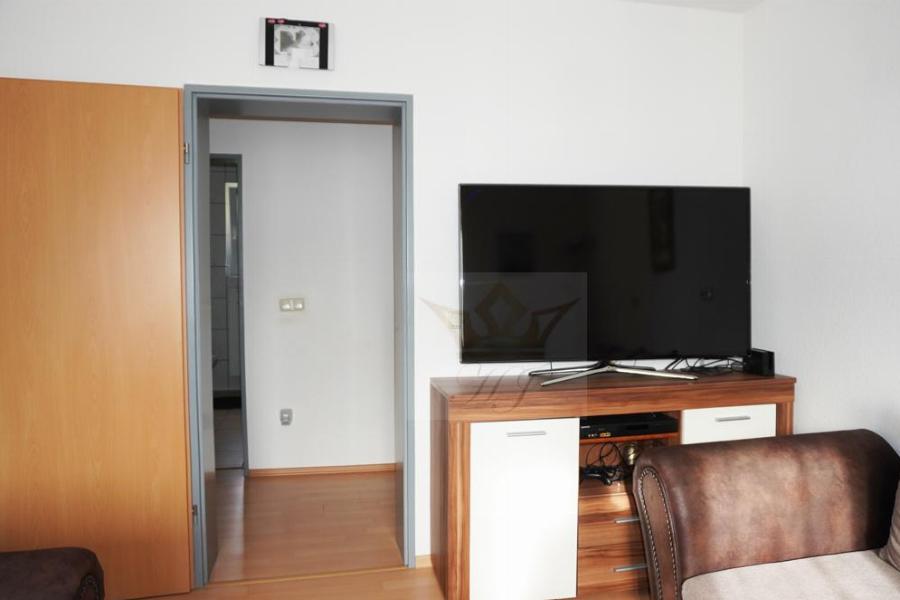 Teilblick weiteres Wohnzimmer im EG1