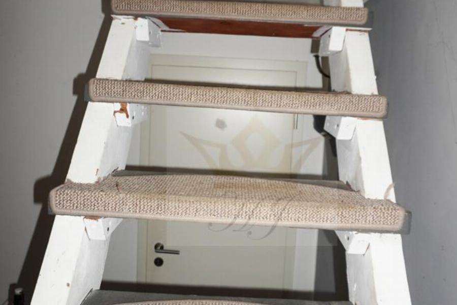 Aufstieg in das OG im Nebenhaus