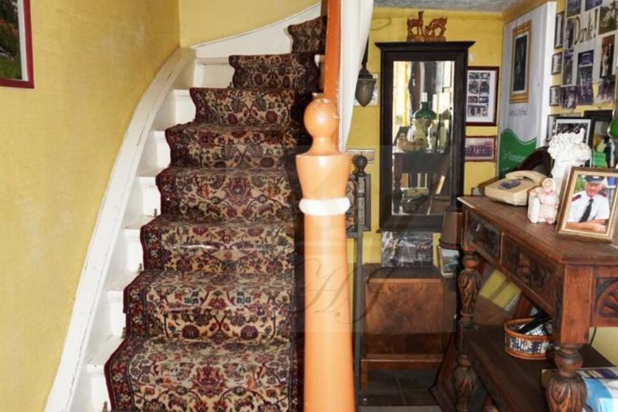 Innenliegende Treppe im Haupthaus