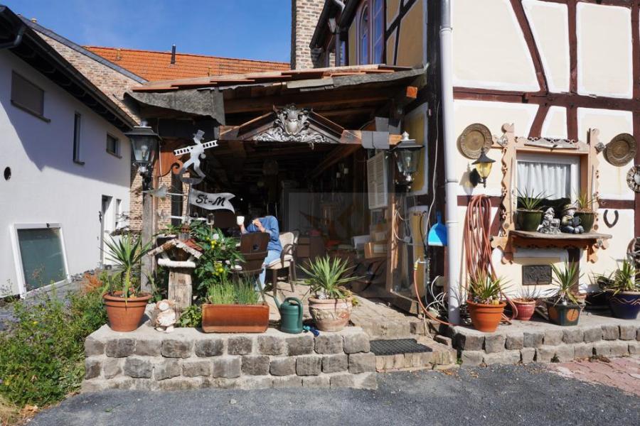 Ansicht überdachte Terrasse und Grundstücksende