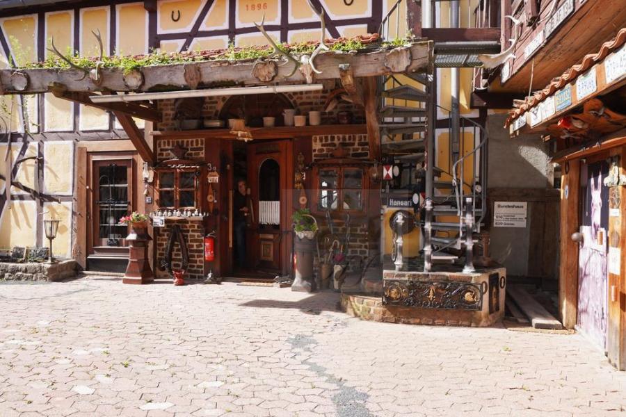Innenhof und Zugang zu dem Hinterhaus