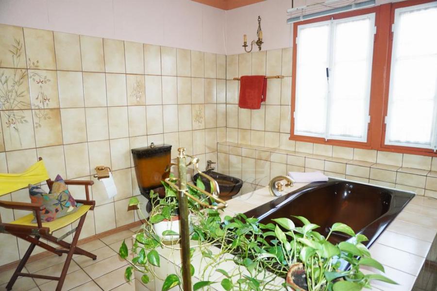 Teilblick großzügiges Vollbad im OG vom Haupthaus