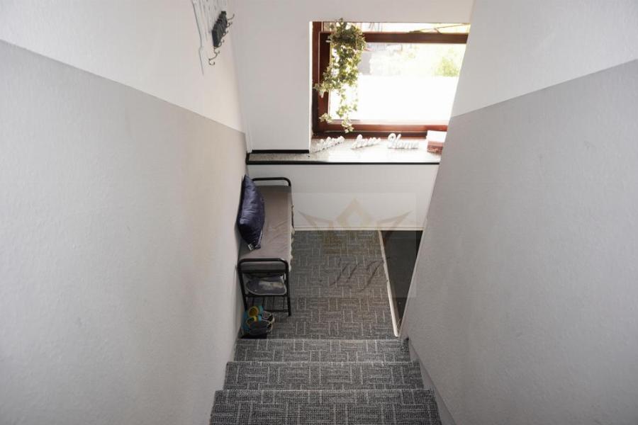 Blick in das Treppenhaus von der DG-Wohnung