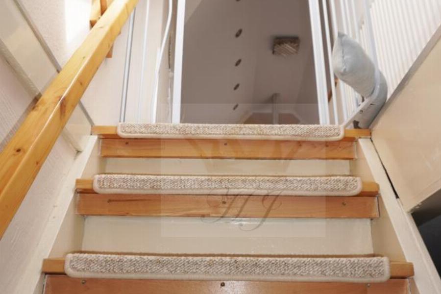 Innenliegende Treppe im DG auf den Spitzboden